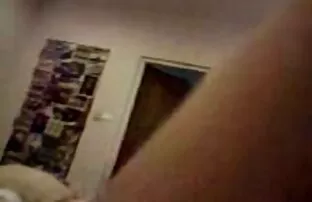 XXX La ragazza ha permesso ai suoi film porno mature con giovani amici
