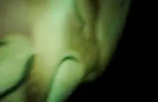 XXX Due video seduzione lesbica donne sedute su una grande gomma