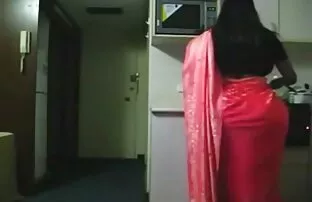 XXX Magro porno video vecchi con ragazze modello nudo e masturba su letto con un ricco cliente