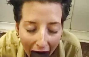 XXX Giovane amico mettere video porno con cane un cappello su una macchina