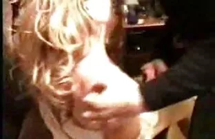 XXX Macchina del sesso con due membri del pollo allo stesso video gratis belle donne tempo