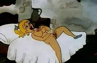XXX In cucina l'uomo arrossisce nel bicchiere mi scopo mia cognata video in calzini