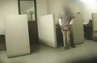 XXX La bionda, bionda tettona xxx un cazzo nero attraverso il muro e calci