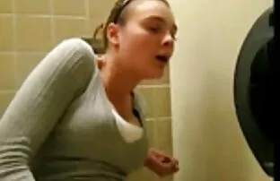 XXX Caldo terzetto con miriam leone video hard un giovane pupa