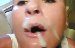 XXX La figlia, la madre, la tazza e il film porno donne e cani rock con divertimento