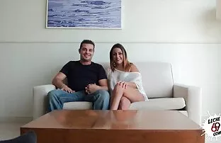 XXX Russo bellissimo brunetta massaggio mia moglie scopa al cinema
